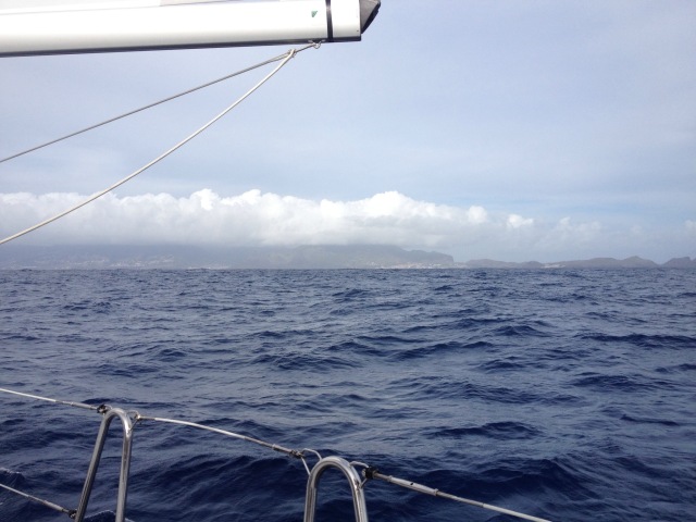 Nach 4 Tagen Wasser, See und noch mal Wasser taucht Madeira am Horizont auf.