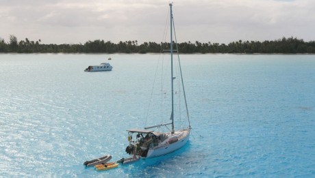 Die hapa na sasa vor Anker auf Bora Bora