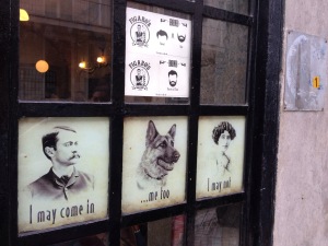 Bei Figaros Barbershop in Lisboa müssen Frauen draussen warten