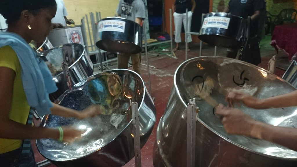 Steel Pans im Karenval in Trinidad