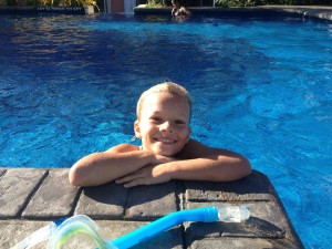 Zufrieden nach dem morgentlichen Schwimmen im Pool in der Marina in Chaguaramas