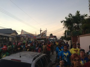 Sonnenaufgang beim Dirty Maas Karneval in Trinidad