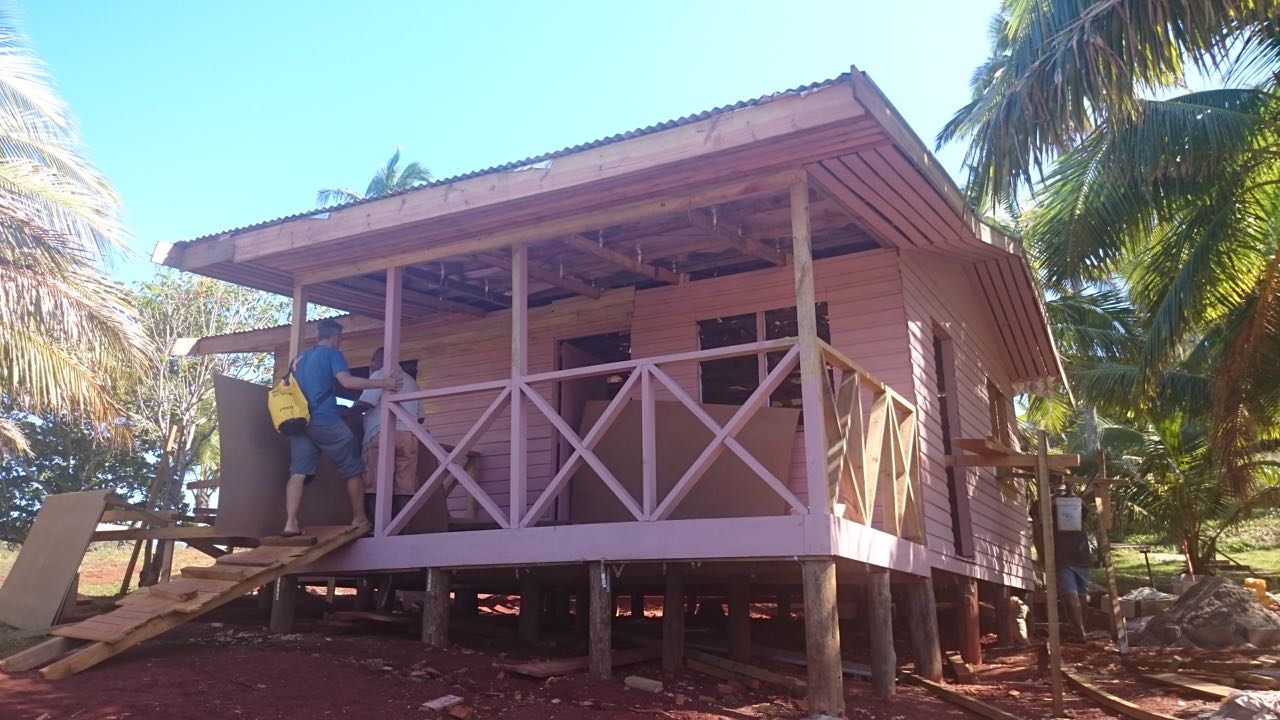 Das neue Haus für eine der Lehrerinnen auf Komo
