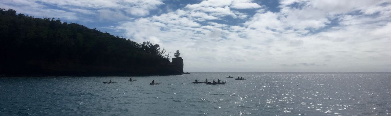 In der Port Resolution Bay auf Tanna Vanuatu wird noch mit Dugouts gefischt