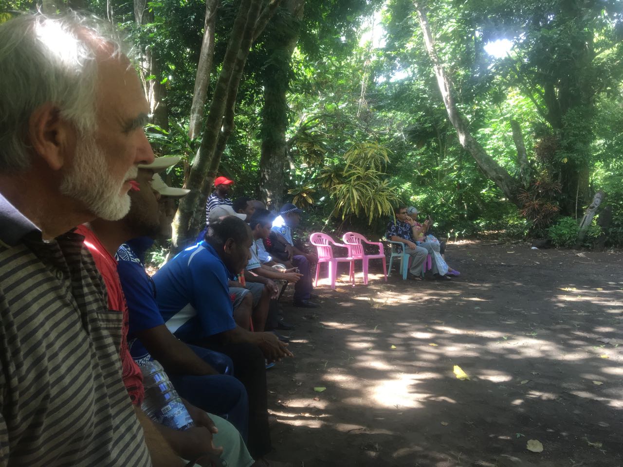 Wir sitzten im bunt gemischten Publikum beim Yam Festival auf Ambrym Vanuatu