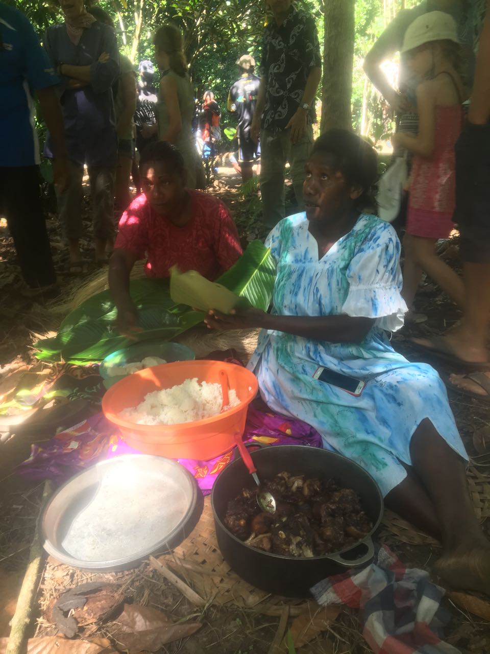 Die Damen der Dorfes haben für uns gekocht, lecker Schwein und Reis