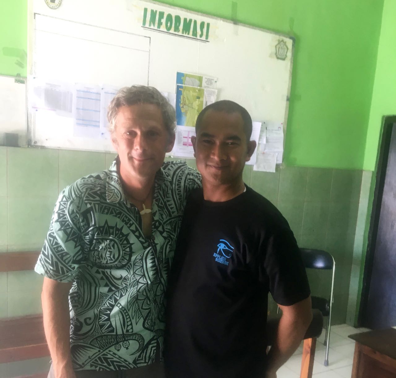 Der Quarantine Officer in Kupang Indonesien ist super freundlich und extrem entspannt