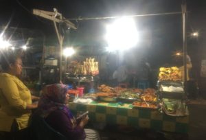 Dieser Stand ist unser absoluter Favorit auf dem Night Market in Kupang West Timor