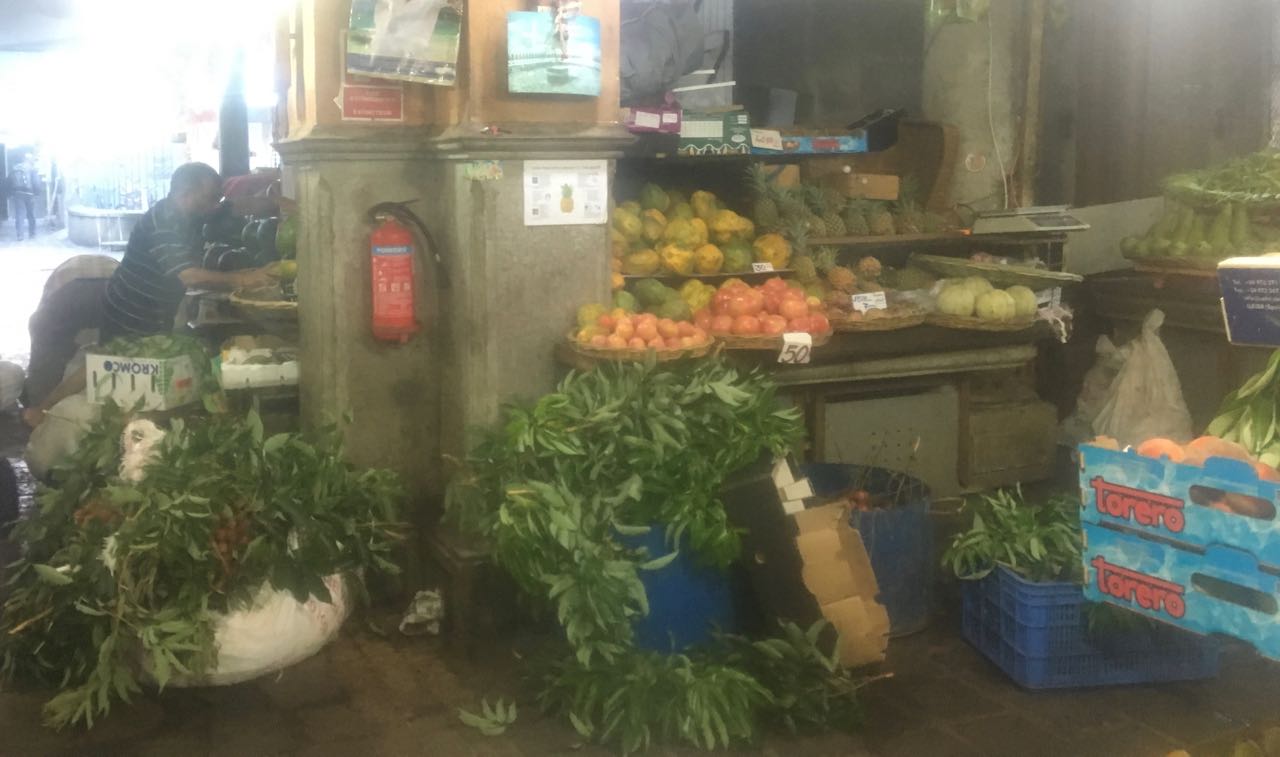 Was für eine Auswahl an Obst und Gemüse hier auf dem Markt in Port Louis auf Mauritius